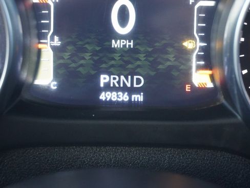 Used 2021 Jeep Gladiator Willys image 11