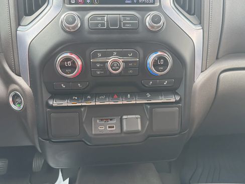 Used 2020 GMC Sierra 1500 Elevation w/ Elevation Value Package AWD/4WD image 30