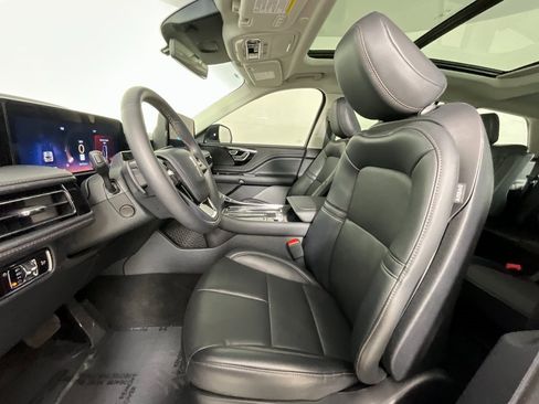 Used 2025 Lincoln Aviator Premiere image 16