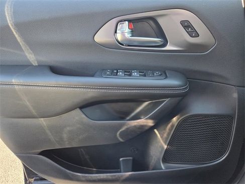 New 2026 Chrysler Pacifica Select image 21