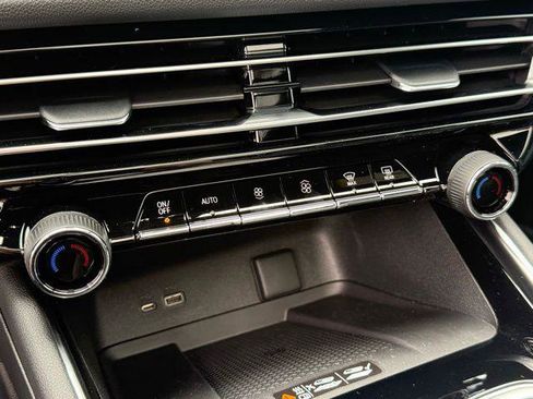 New 2026 Chevrolet Traverse LT FWD image 12