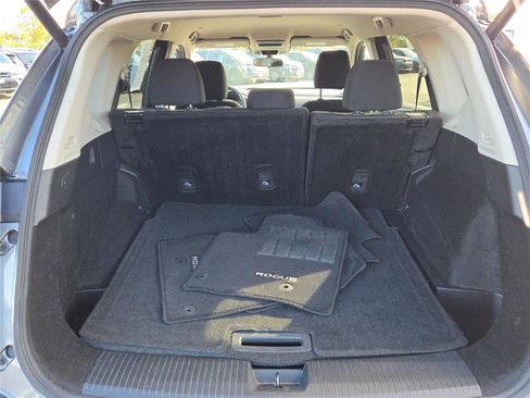Used 2024 Nissan Rogue SV image 18