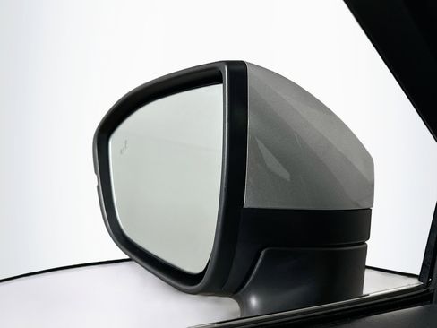 Used 2025 Nissan Pathfinder SV image 16