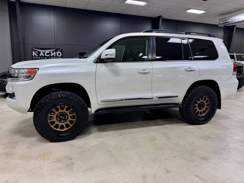 Used 2019 Toyota Land Cruiser w/ Preferred Accessory Package image 13