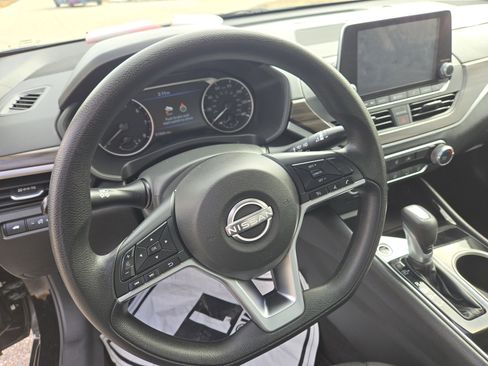 Used 2024 Nissan Altima 2.5 SV image 21