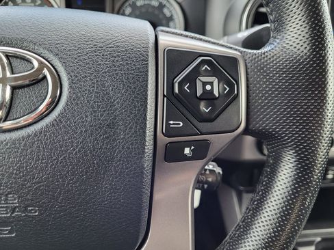 Used 2016 Toyota Tacoma SR5 w/ SR5 Appearance Package (DN) image 24