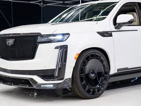 Used 2024 Cadillac Escalade Sport Platinum w/ LPO, ONYX Package image 4