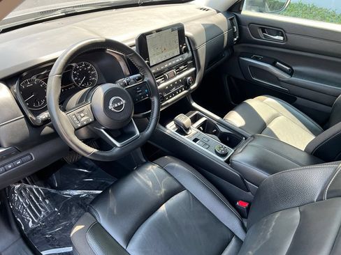 Certified 2024 Nissan Pathfinder SL AWD/4WD image 17