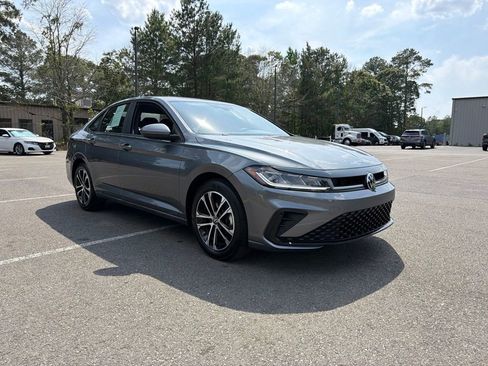 Used 2025 Volkswagen Jetta Sport FWD image 4