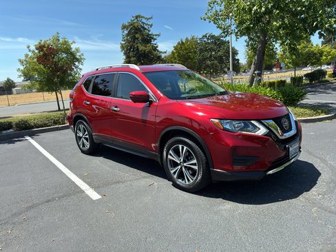 Used 2019 Nissan Rogue SV w/ Premium Package FWD image 9