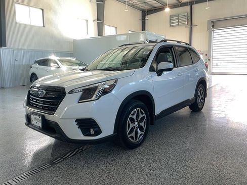 Used 2024 Subaru Forester Premium AWD/4WD image 4