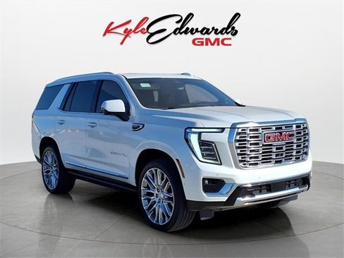 Used 2025 GMC Yukon Denali w/ Sun & Power Step Package image 3
