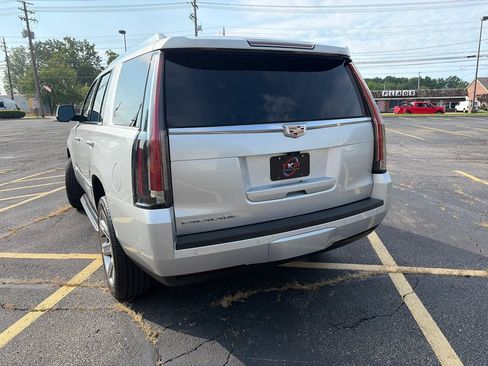 Used 2018 Cadillac Escalade Luxury AWD/4WD image 7
