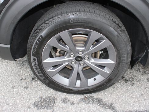 Used 2025 Ford Explorer Active w/ Active Comfort Package image 12