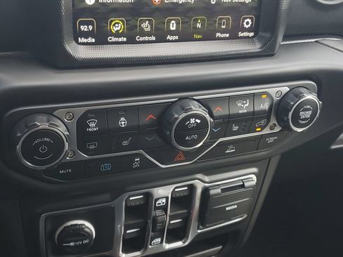 Used 2023 Jeep Wrangler Unlimited Sahara w/ Cold Weather Group AWD/4WD image 25