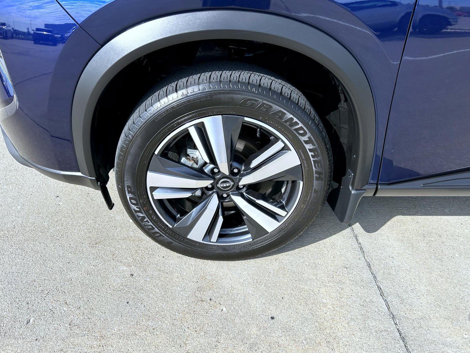 Used 2025 Nissan Rogue SL AWD/4WD image 22