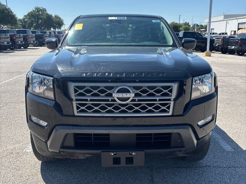 Used 2024 Nissan Frontier SV w/ SV Convenience Package RWD image 2