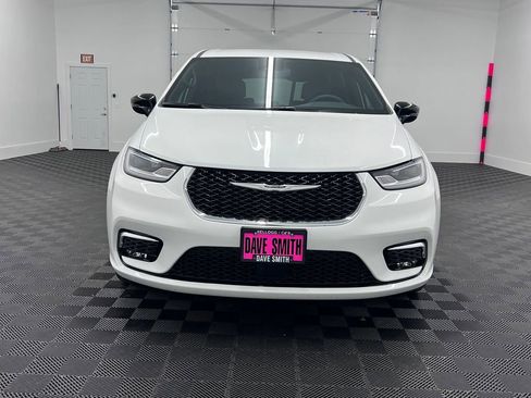 Used 2025 Chrysler Pacifica Select AWD/4WD image 6