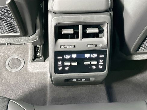 Certified 2025 Porsche Macan Electric image 36