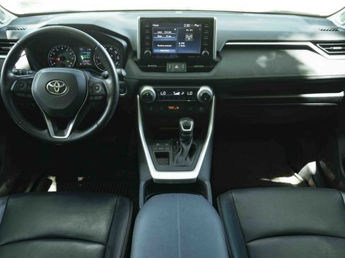 Used 2020 Toyota RAV4 XLE Premium FWD image 26