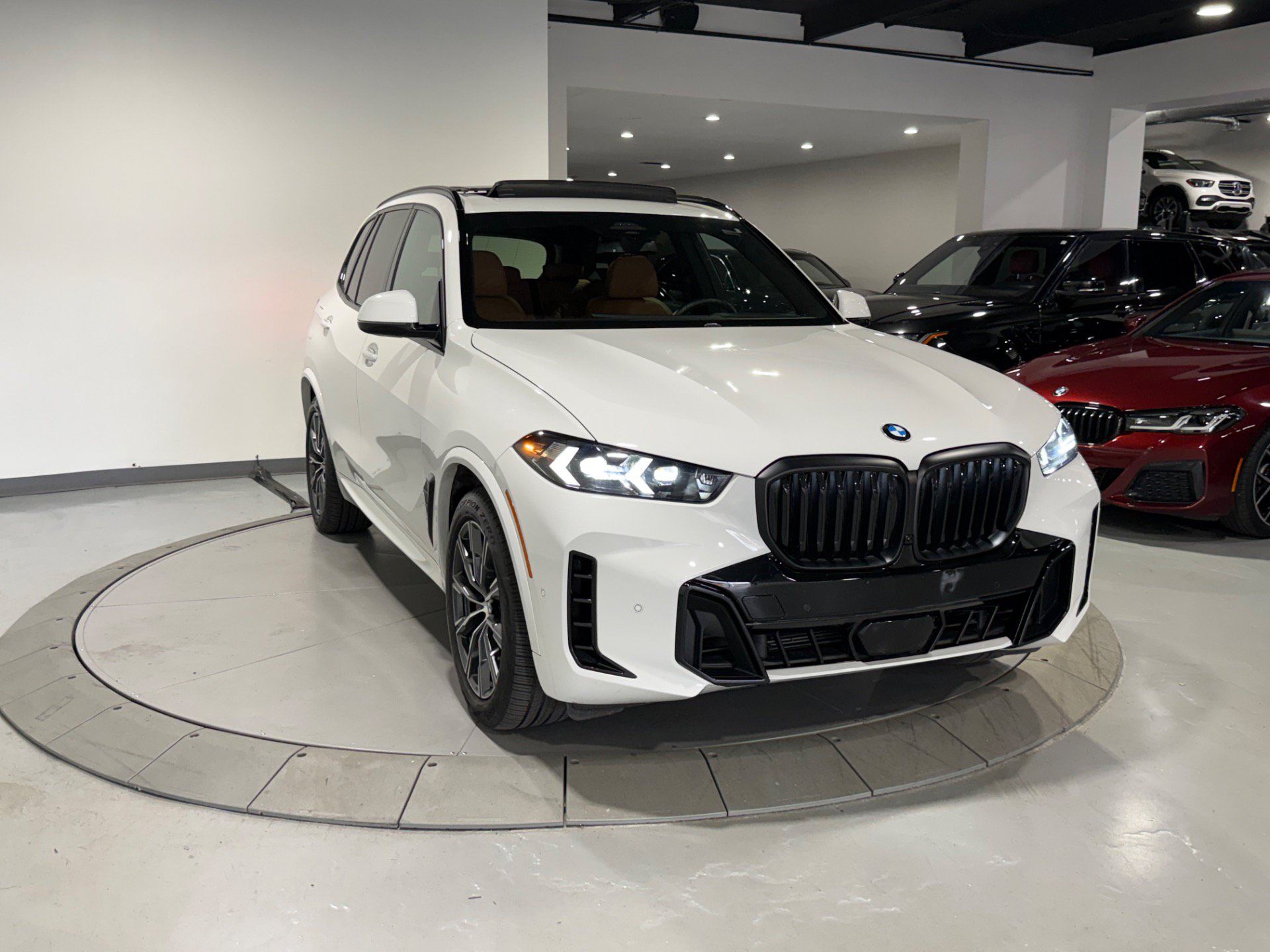 Used 2026 BMW X5 xDrive40i w/ M Sport Package AWD/4WD image 8