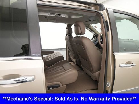 Used 2012 Chrysler Town & Country Touring-L w/ Driver Convenience Group FWD image 26