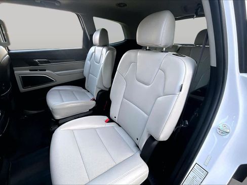 Certified 2025 Kia Telluride S FWD image 21