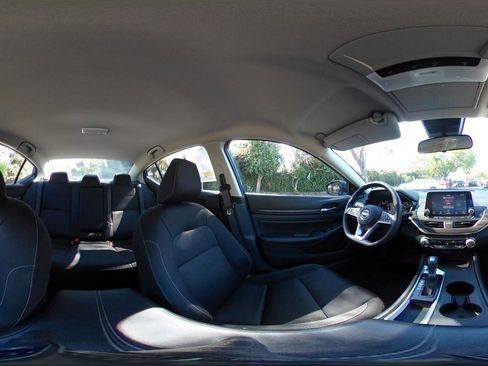 Used 2025 Nissan Altima 2.5 SV FWD image 41