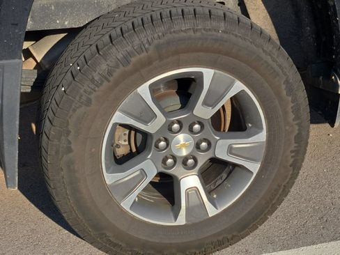 Used 2015 Chevrolet Colorado Z71 AWD/4WD image 5