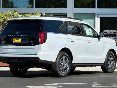 New 2025 Ford Expedition Active image 4