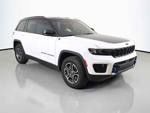 Used 2023 Jeep Grand Cherokee Trailhawk AWD/4WD image 2