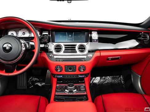 Used 2018 Rolls-Royce Dawn RWD image 28