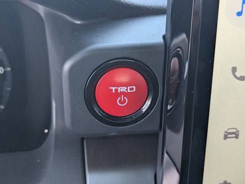 Used 2025 Toyota Tacoma TRD Sport AWD/4WD image 20