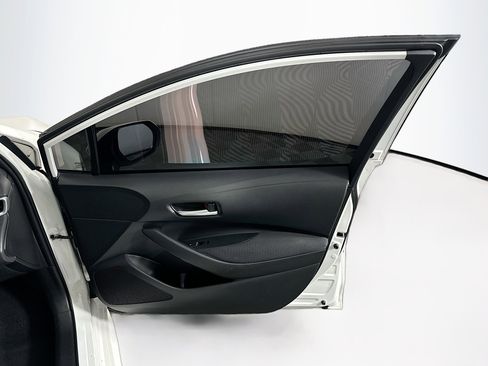 Used 2021 Toyota Corolla LE image 29