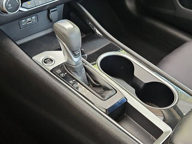 Used 2024 Nissan Altima 2.5 SV FWD image 12