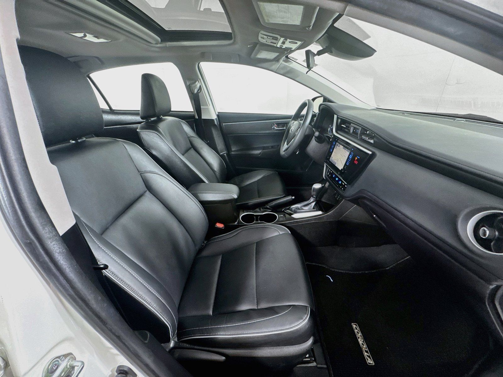 Used 2019 Toyota Corolla XLE w/ Carpet Mat Package (TMS) FWD image 28