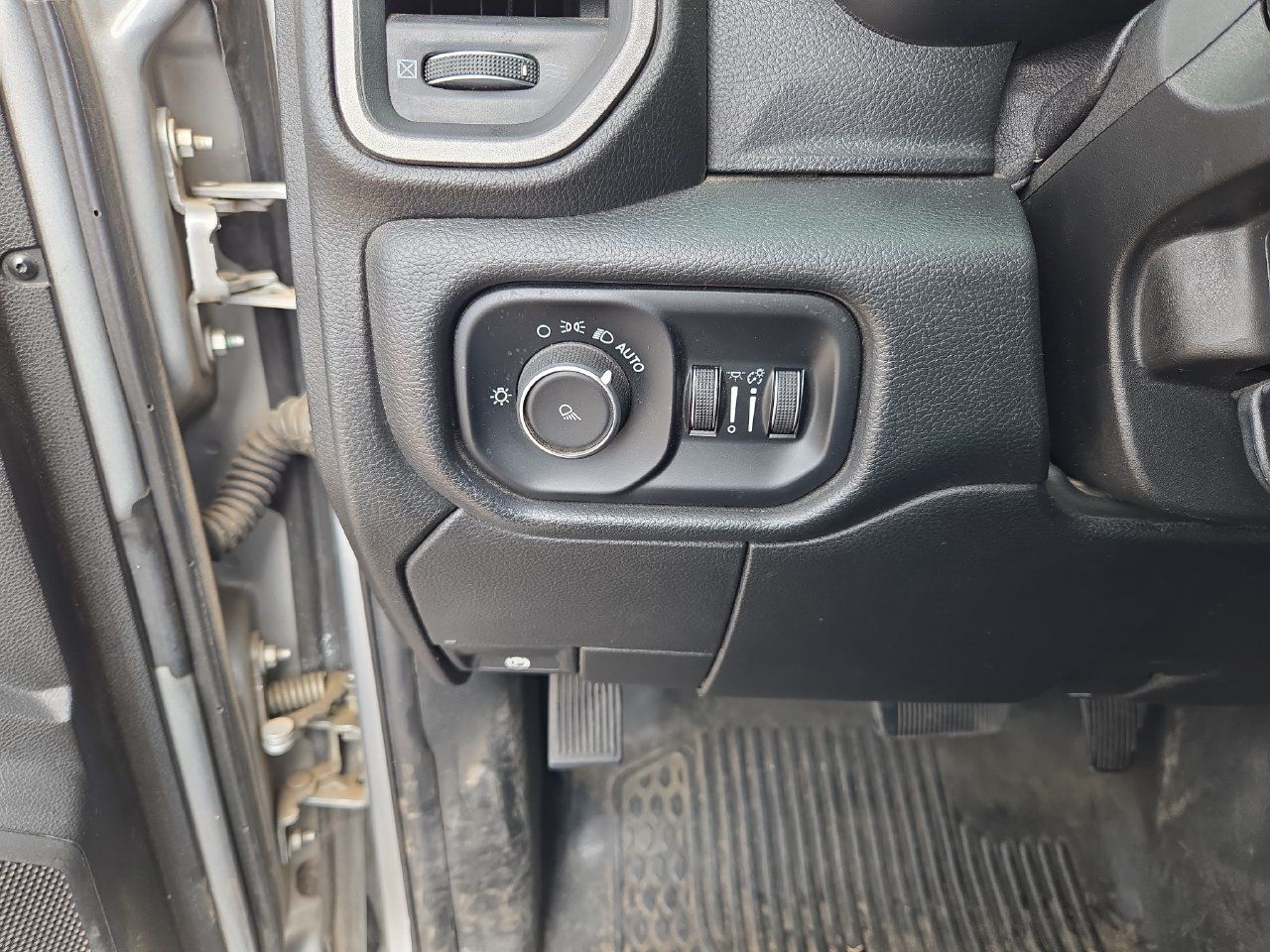 Used 2019 RAM 2500 Tradesman w/ Chrome Appearance Group AWD/4WD image 21