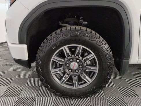 Certified 2025 GMC Sierra 1500 AT4 image 9