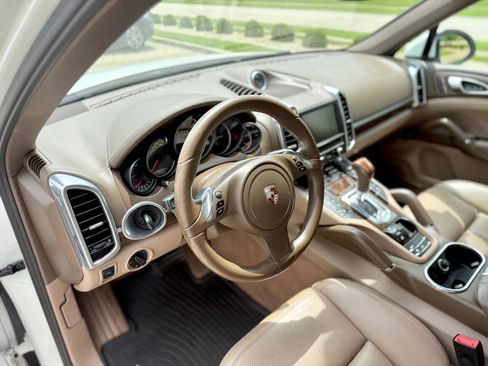 Used 2013 Porsche Cayenne Diesel AWD/4WD image 9