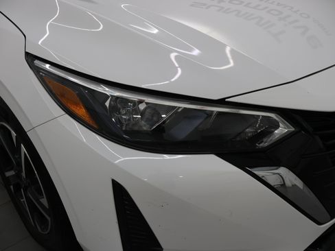 Used 2024 Nissan Sentra SV FWD image 21