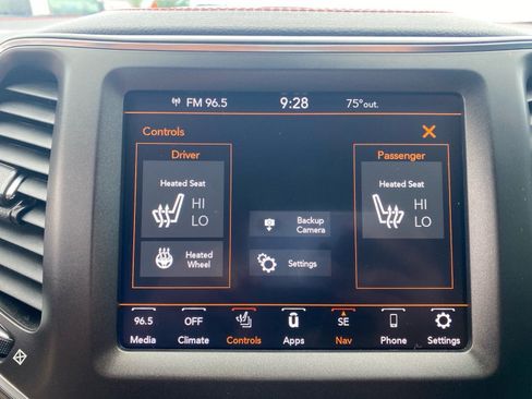 Used 2022 Jeep Cherokee Trailhawk w/ Sun, Sound & Nav Group AWD/4WD image 16