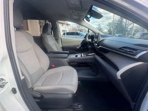 Used 2024 Toyota Sienna LE image 19