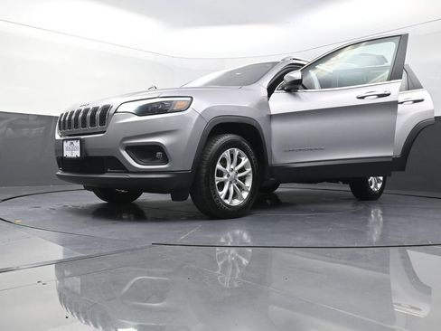 Used 2019 Jeep Cherokee Latitude w/ Popular Appearance Group AWD/4WD image 32
