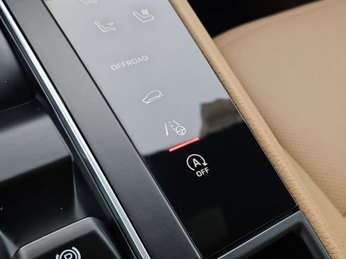 Certified 2025 Porsche Macan image 19