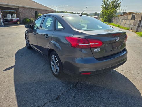 Used 2018 Ford Focus SE FWD image 8