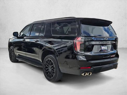 Used 2025 Chevrolet Suburban RST w/ Comfort Package RWD image 9