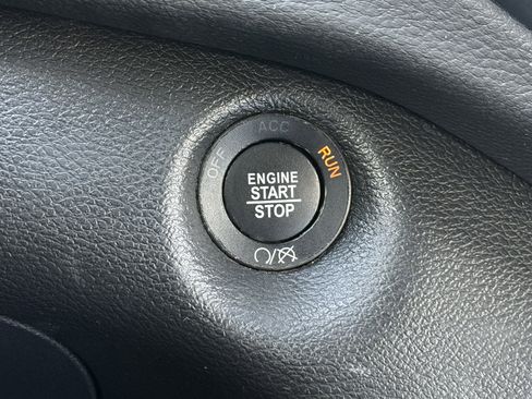 Used 2023 Jeep Cherokee Altitude Lux image 30