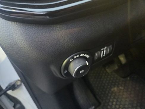 Used 2024 Jeep Compass Latitude w/ Sun and Sound Group image 6