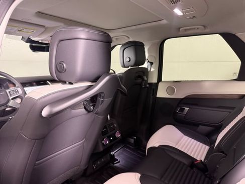 New 2026 Land Rover Discovery S AWD/4WD image 25