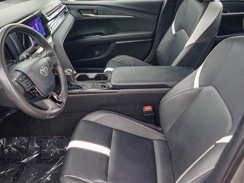 Used 2025 Toyota Camry SE w/ Convenience Package FWD image 20
